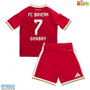Billiga Bayern Munich Serge Gnabry #7 Hemmatröja Barn 2026-27 Kortärmad (+ Korta byxor)